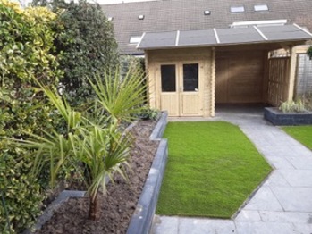 Kunstgras met looppad in Houten